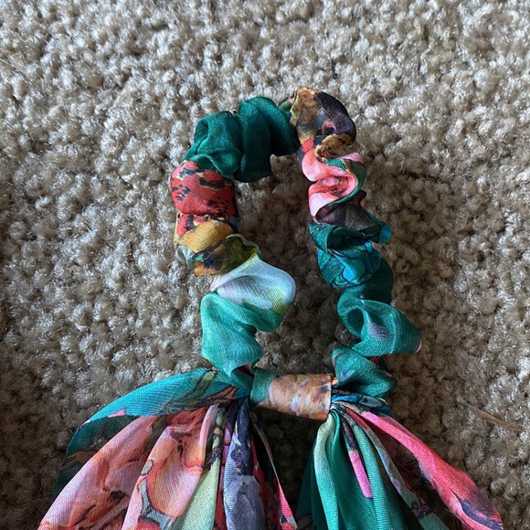 Pastel and floral hair-ties - Picture 2 of 4